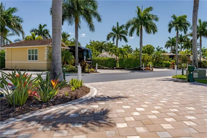 13461 Ladyfish Ln, Naples, Florida 34114
