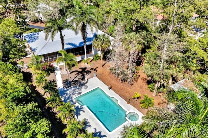 5660  English Oaks  LN, Naples, FL 34119