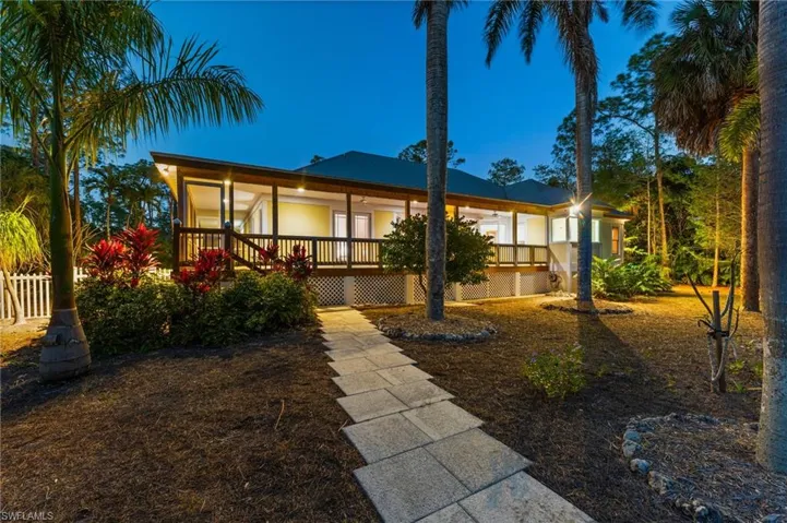 5660  English Oaks  LN, Naples, FL 34119