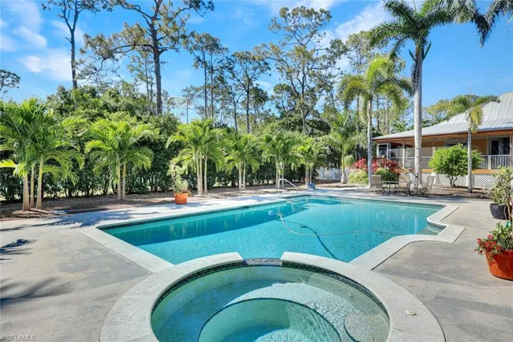 5660  English Oaks  LN, Naples, FL 34119