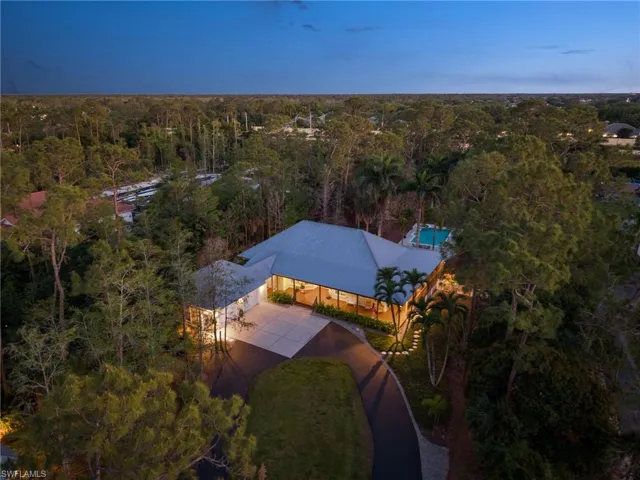 5660  English Oaks  LN, Naples, FL 34119