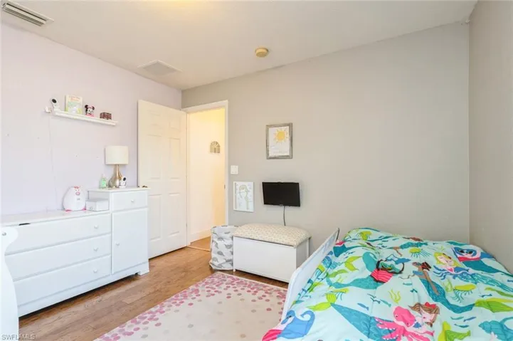 9705  Gladiolus Bulb  LOOP, Fort Myers, FL 33908
