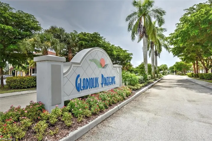 9705  Gladiolus Bulb  LOOP, Fort Myers, FL 33908