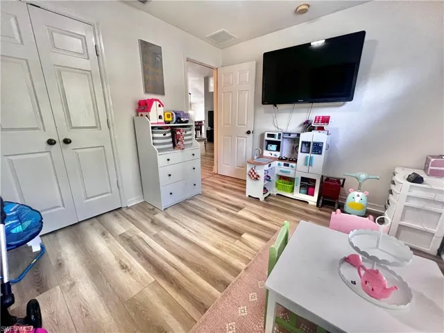 9705  Gladiolus Bulb  LOOP, Fort Myers, FL 33908