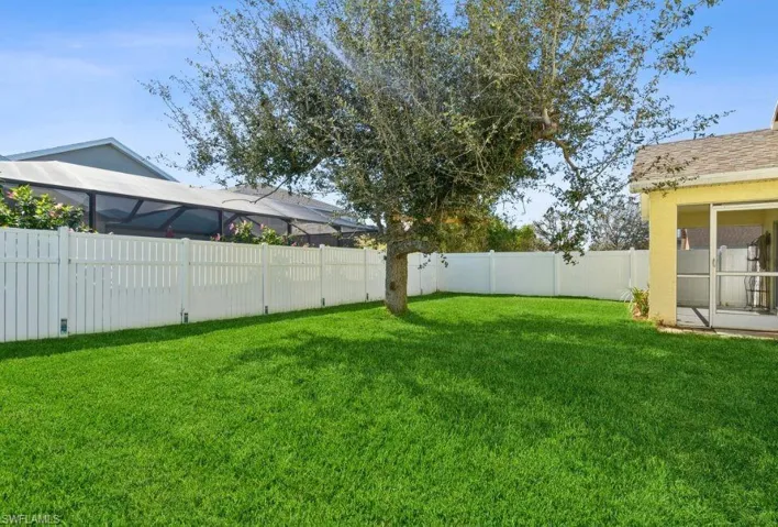 9705  Gladiolus Bulb  LOOP, Fort Myers, FL 33908