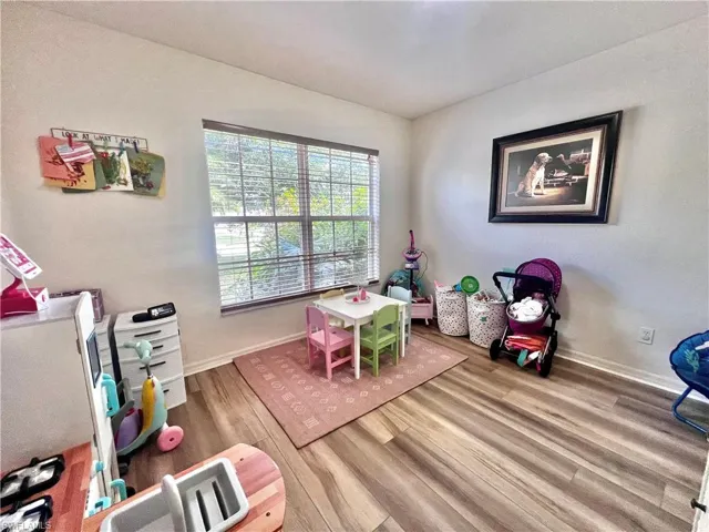 9705  Gladiolus Bulb  LOOP, Fort Myers, FL 33908