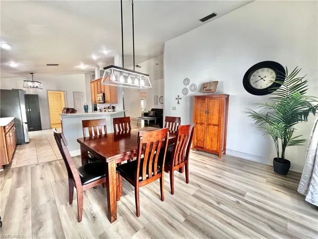9705  Gladiolus Bulb  LOOP, Fort Myers, FL 33908