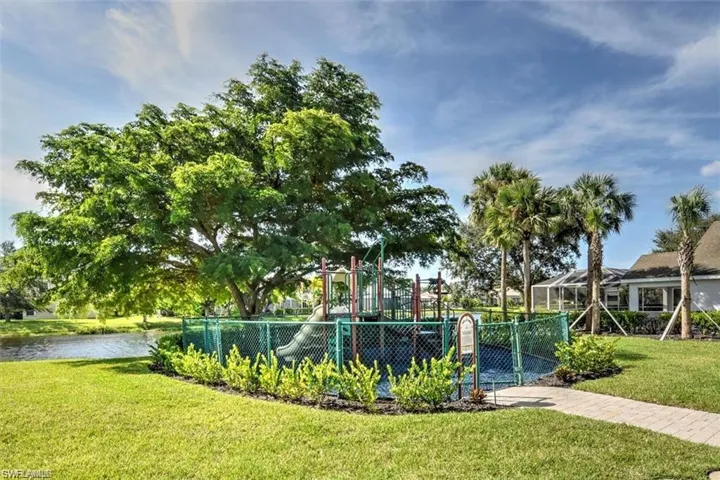 9705  Gladiolus Bulb  LOOP, Fort Myers, FL 33908
