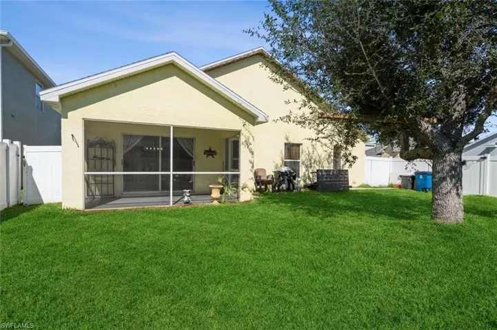 9705  Gladiolus Bulb  LOOP, Fort Myers, FL 33908