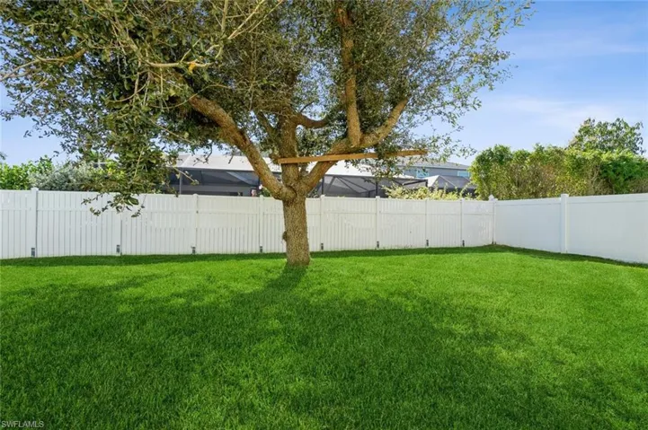 9705  Gladiolus Bulb  LOOP, Fort Myers, FL 33908