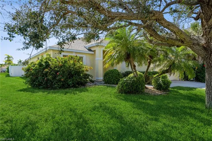 9705  Gladiolus Bulb  LOOP, Fort Myers, FL 33908