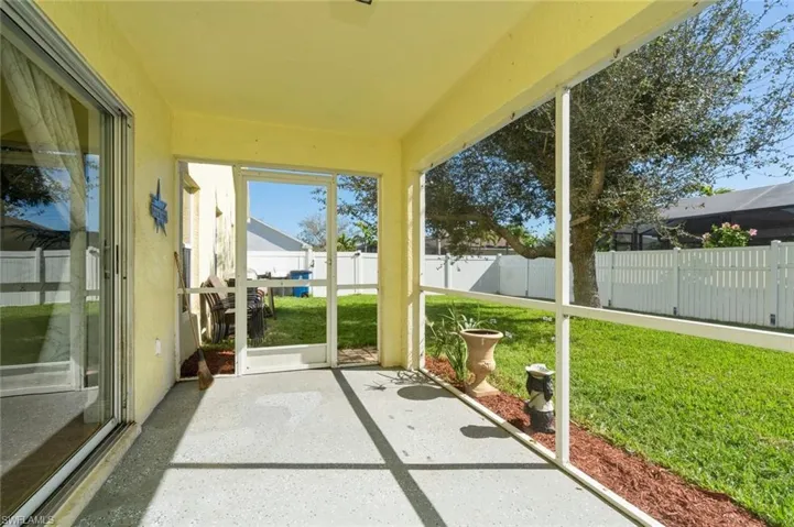 9705  Gladiolus Bulb  LOOP, Fort Myers, FL 33908