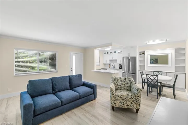 1100  Gulf Shore N BLVD, Naples, FL 34102