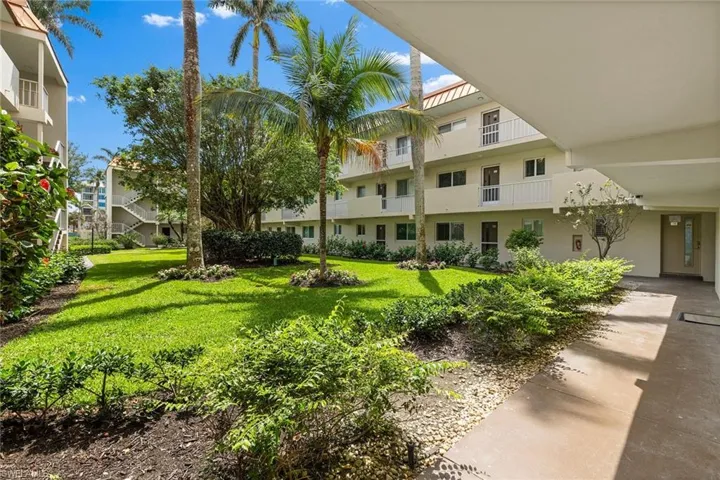 1100  Gulf Shore N BLVD, Naples, FL 34102