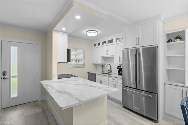 1100  Gulf Shore N BLVD, Naples, FL 34102