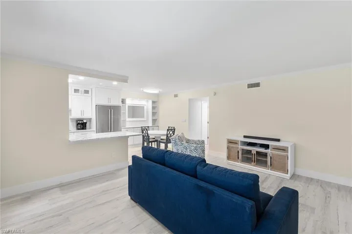 1100  Gulf Shore N BLVD, Naples, FL 34102