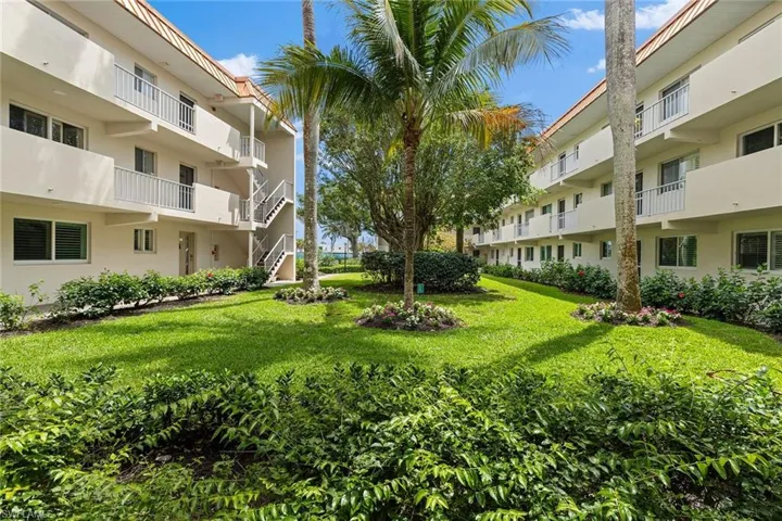 1100  Gulf Shore N BLVD, Naples, FL 34102