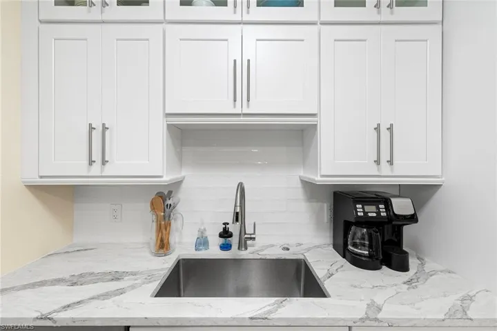 1100  Gulf Shore N BLVD, Naples, FL 34102