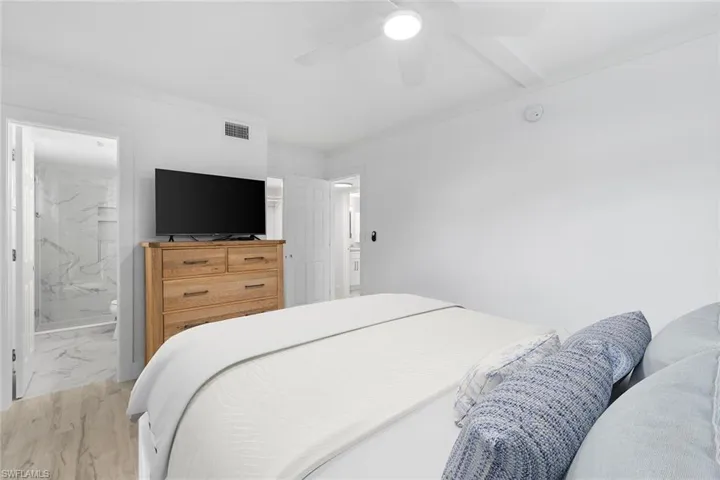 1100  Gulf Shore N BLVD, Naples, FL 34102