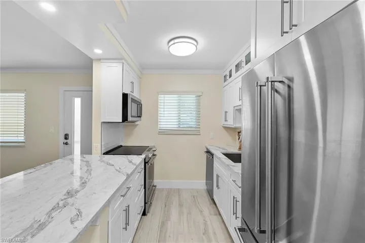 1100  Gulf Shore N BLVD, Naples, FL 34102