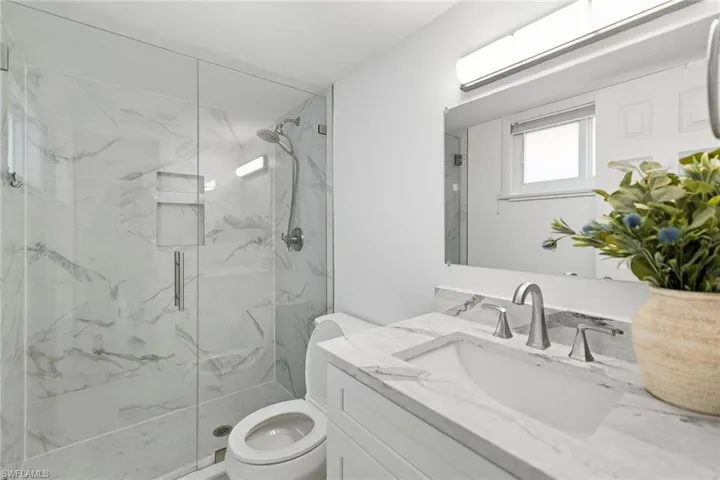 1100  Gulf Shore N BLVD, Naples, FL 34102