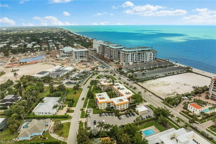 1100  Gulf Shore N BLVD, Naples, FL 34102
