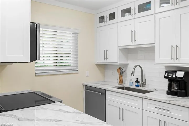 1100  Gulf Shore N BLVD, Naples, FL 34102