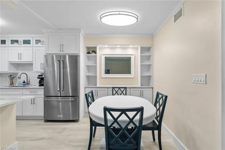 1100  Gulf Shore N BLVD, Naples, FL 34102