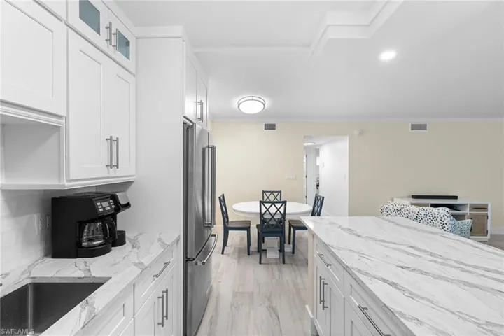 1100  Gulf Shore N BLVD, Naples, FL 34102