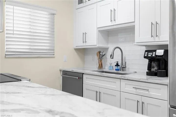 1100  Gulf Shore N BLVD, Naples, FL 34102