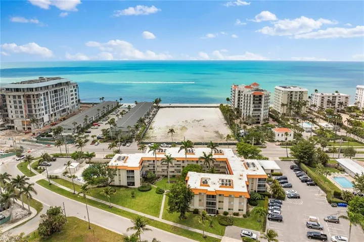 1100  Gulf Shore N BLVD, Naples, FL 34102