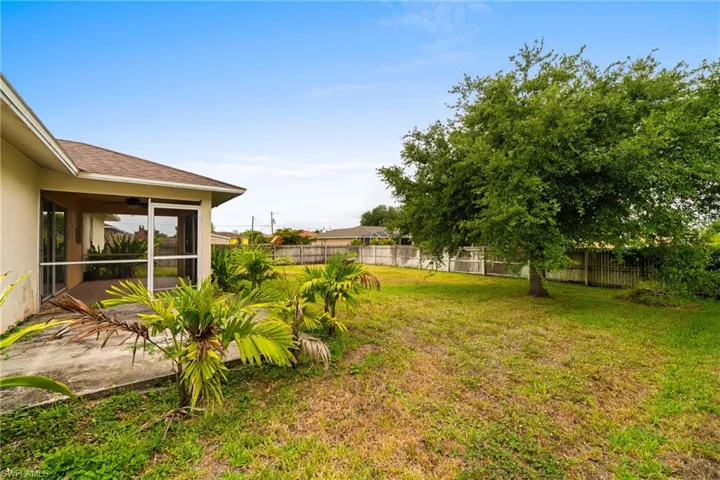 View of yard featuring a ceiling fan and a patio area