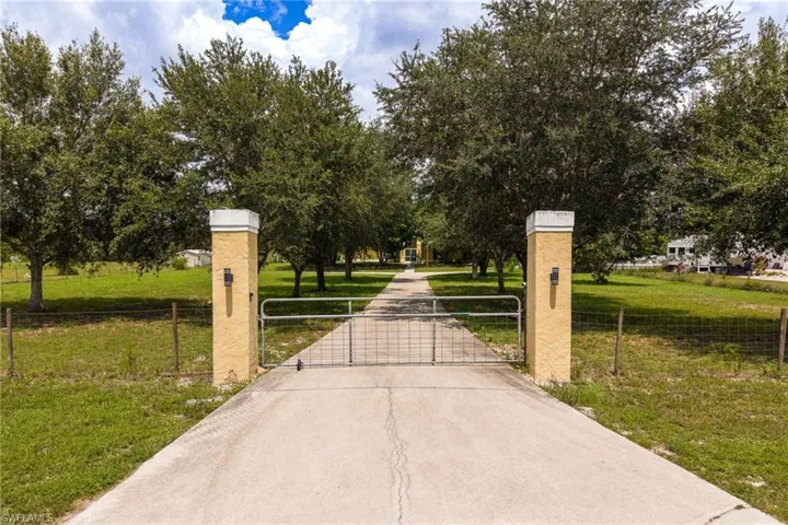 4925 Skates Cir, Fort Myers, Florida 33905