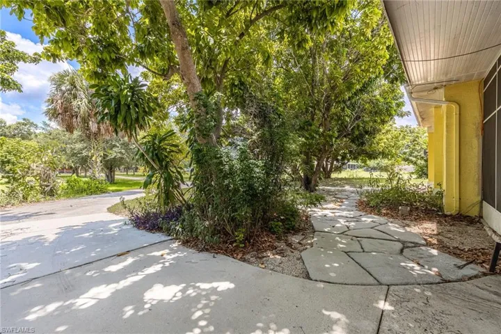 4925 Skates Cir, Fort Myers, Florida 33905