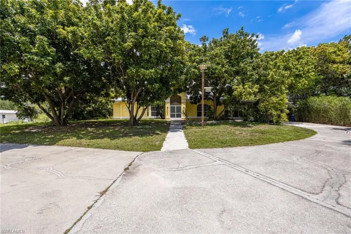 4925 Skates Cir, Fort Myers, Florida 33905