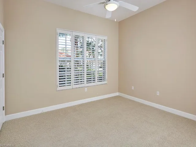 Guest bedroom with plush carpeting, great for guests, kids or grandkids!