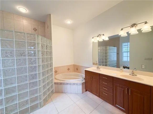 4388  Pomarine  CT, Naples, FL 34119