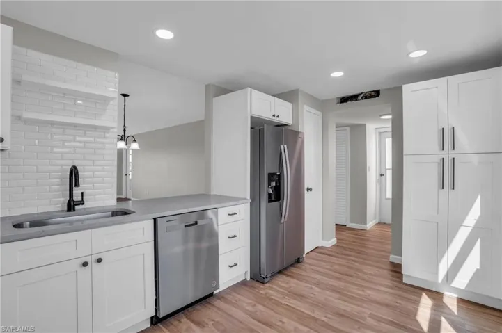 1740 Pine Valley DR # 212, FORT MYERS FL 33907