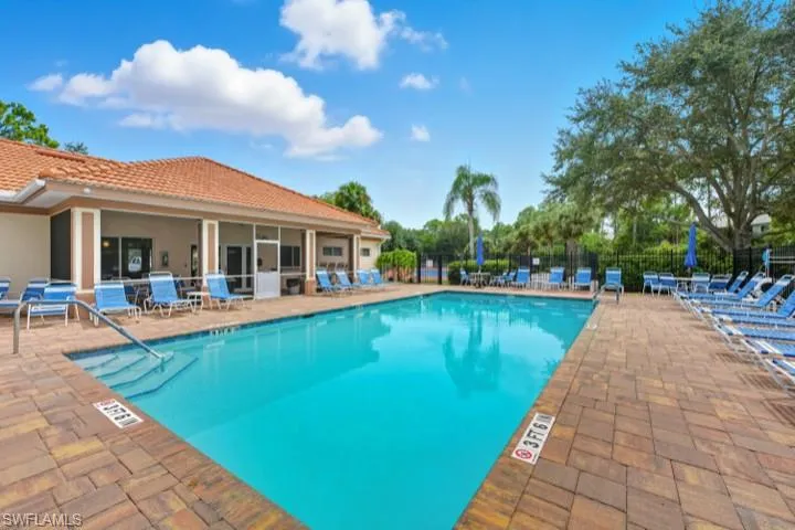 145 Robin Hood Cir 104, Naples, Florida 34104