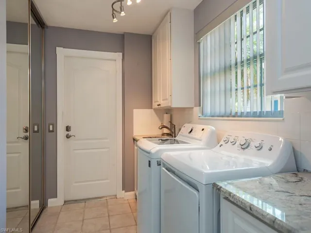 5021  Ventura  CT, Naples, FL 34109