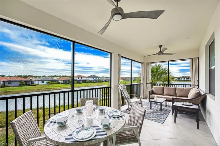 Lanai with beautiful lake views - Great place to start your day with morning coffee