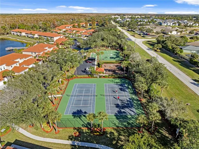 Tennis/pickleball courts