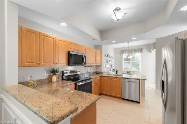 Kitchen w/granite counter tops