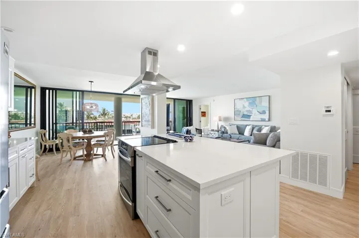 2316 Gulf Shore Blvd N 411, Naples, Florida 34103