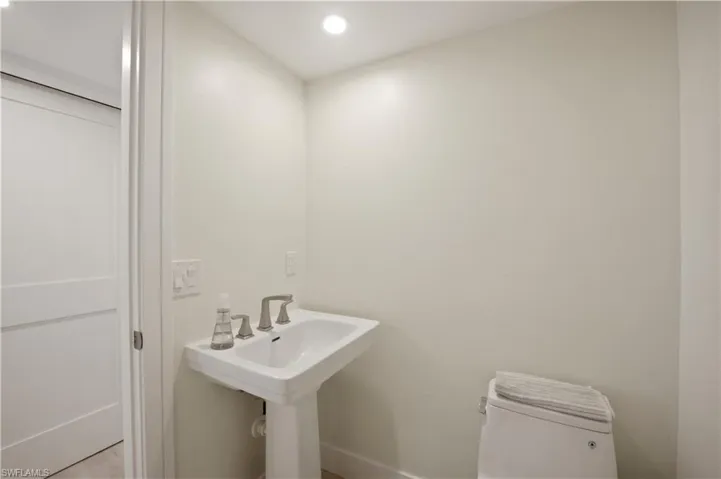 2316 Gulf Shore Blvd N 411, Naples, Florida 34103
