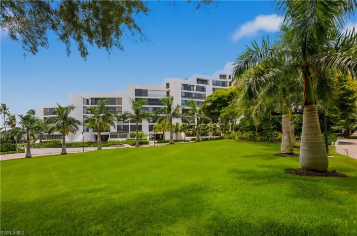 2316 Gulf Shore Blvd N 411, Naples, Florida 34103