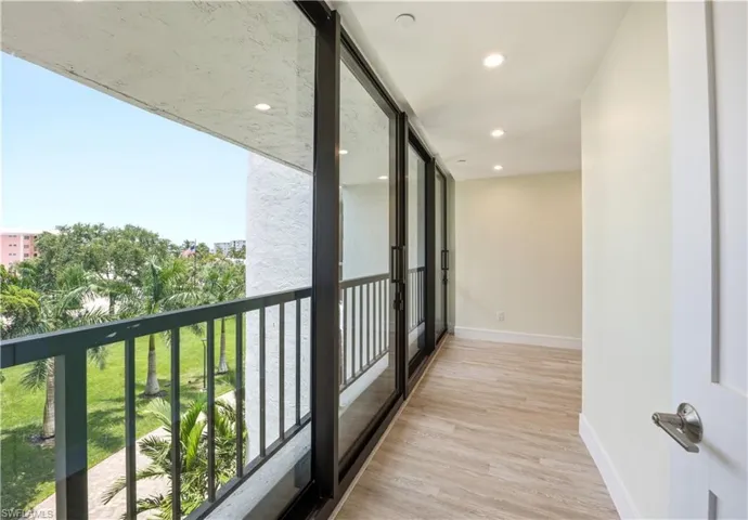 2316 Gulf Shore Blvd N 411, Naples, Florida 34103