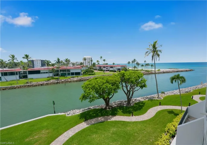2316 Gulf Shore Blvd N 411, Naples, Florida 34103