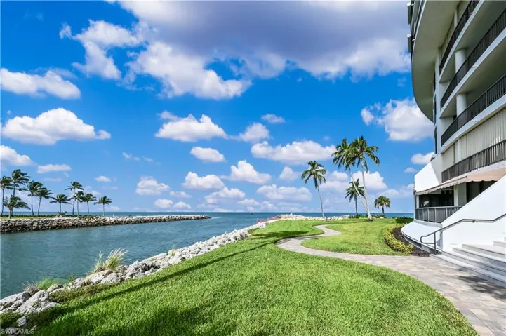 2316 Gulf Shore Blvd N 411, Naples, Florida 34103
