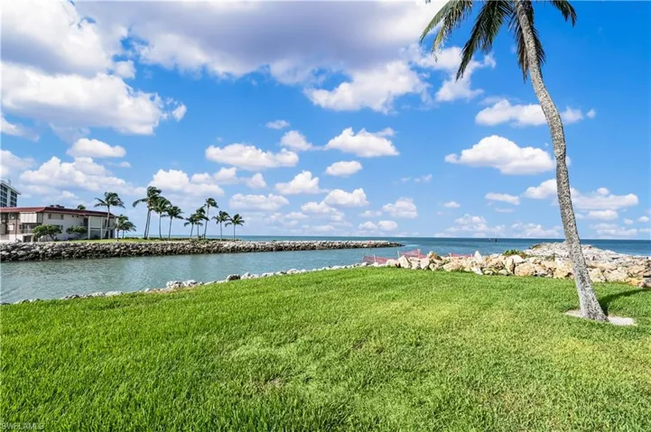 2316 Gulf Shore Blvd N 411, Naples, Florida 34103